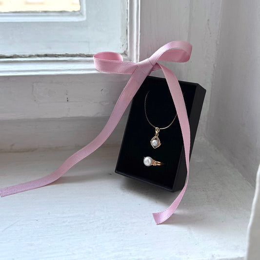 Kani Halskette und Süßwasserperlenring