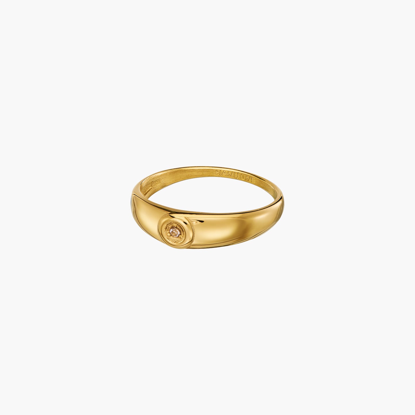 Gigi Ring gold auf Hintergrund weiß