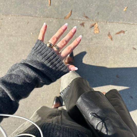 Ringe an Hand Bild von oben, das die Straße zeigt