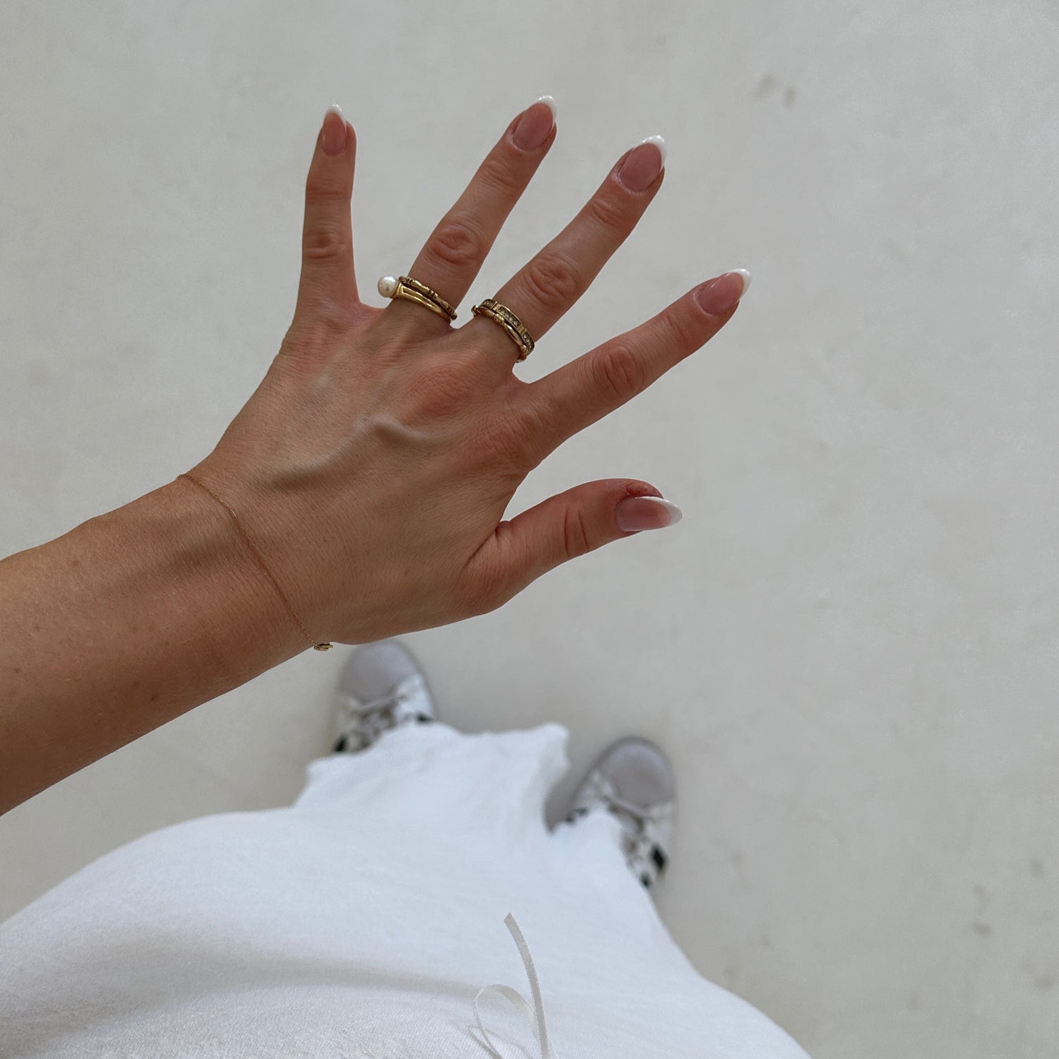 ringe an einer Hand von oben